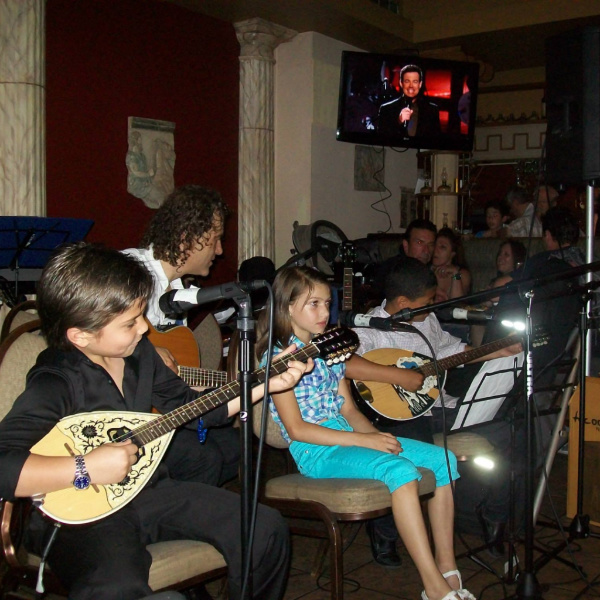 students playing the bouzouki in a band during a bouzouki lesson