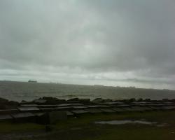 File:Patenga Beach Cloudy Weather.jpg