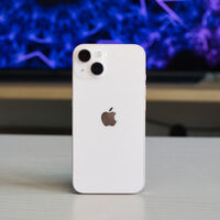 El iPhone 13 es uno de los iPhone con mejores relación calidad precio, pero hacerte con él por poco más de 300 euros es un chollazo 