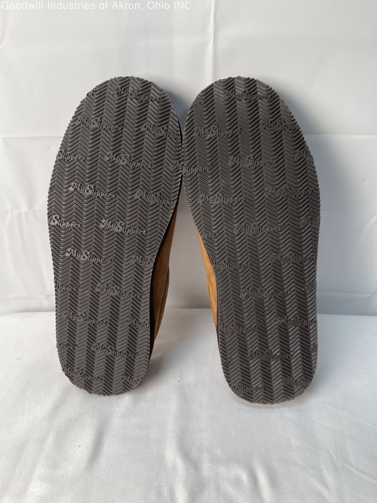 Gently Loved My Slippers Men's Slippers- Size 8 - image 3