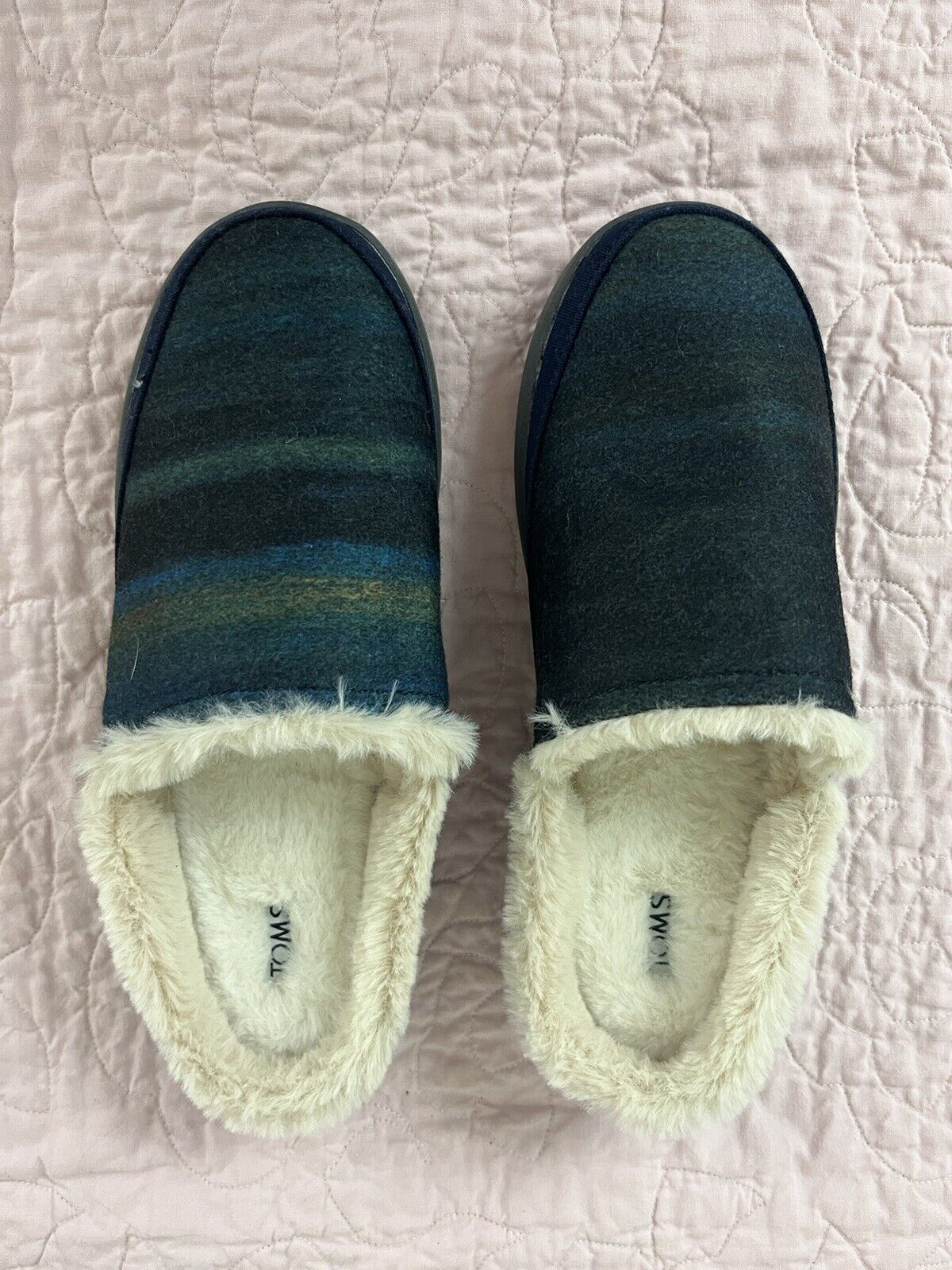 TOMS Sage Slippers Faux Fur Lined Slip On Scuff S… - image 1