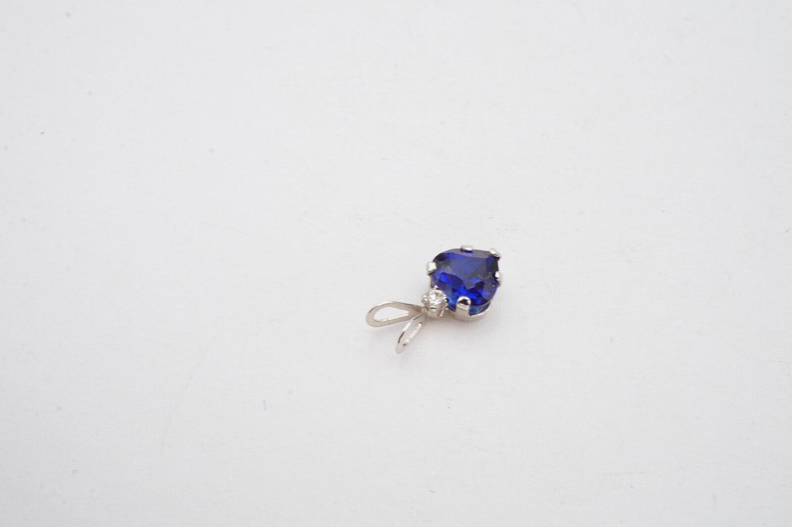 10k White Gold Lab-Created Sapphire CZ Heart Pend… - image 4