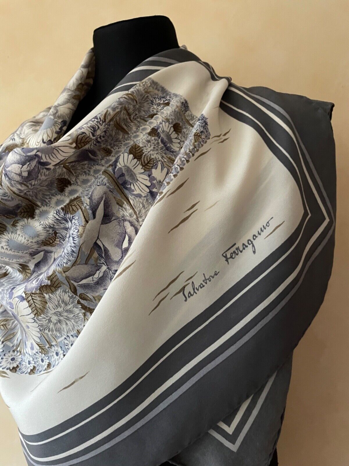 Salvatore Ferragamo Vintage Rare Collectible Silk… - image 8