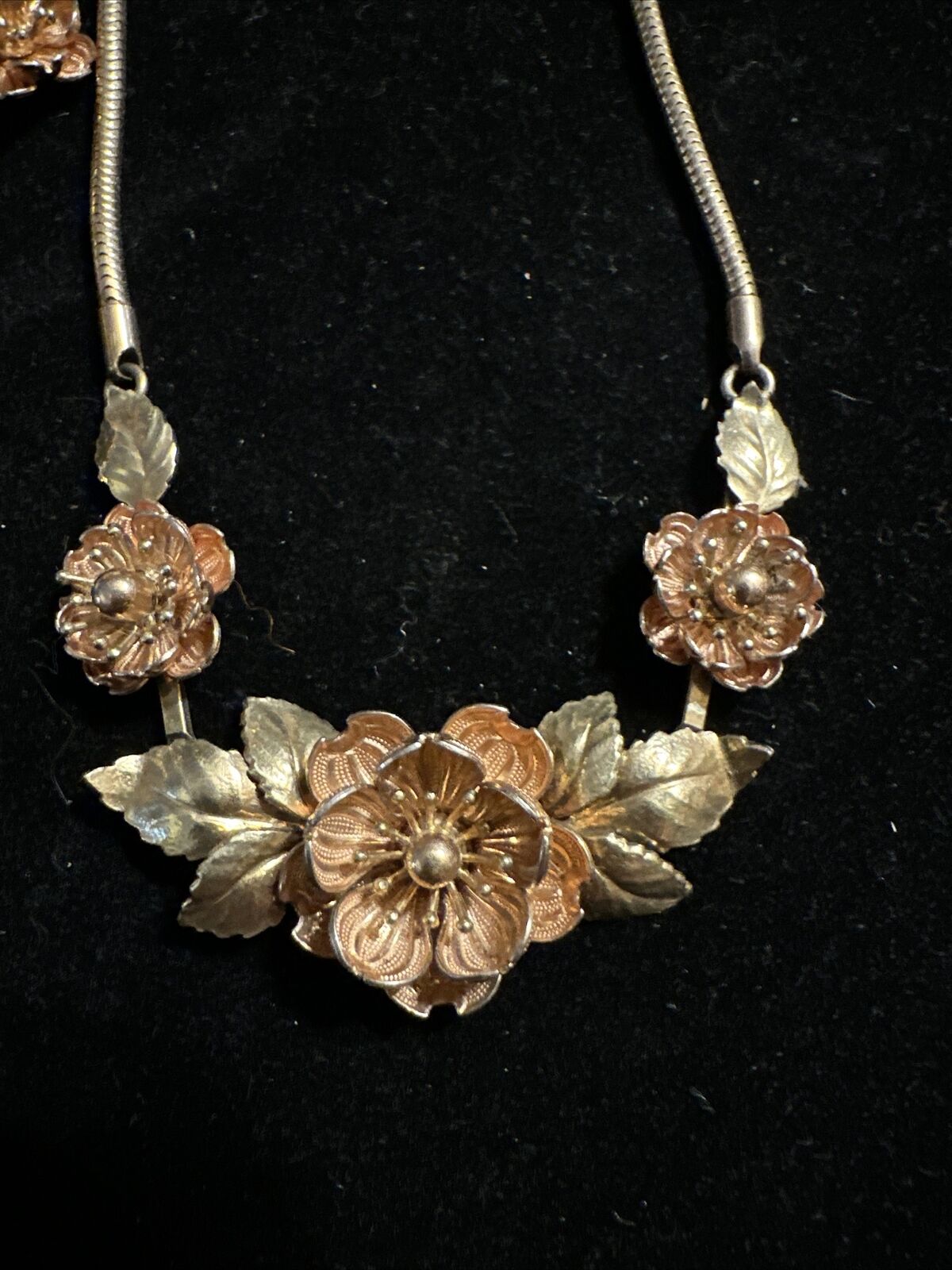 VTG Rose Gold And Gold Tone Flower  Necklace And … - image 5