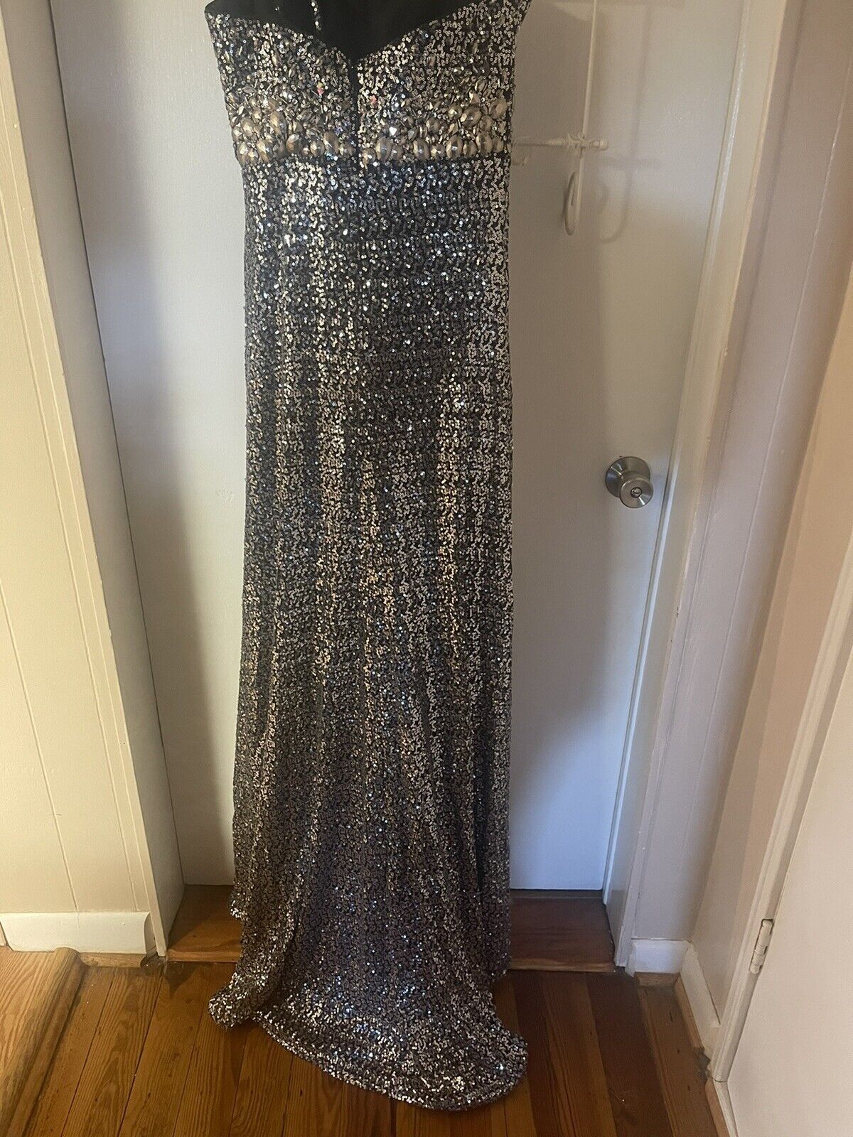 Beautiful black and silver formal gown. High slit… - image 5