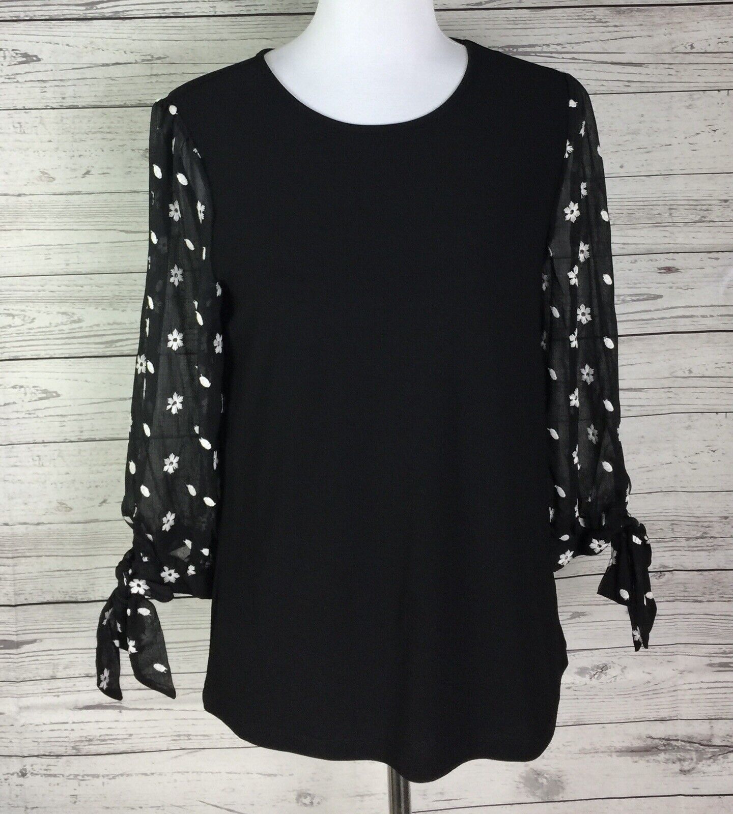 CeCe Top Women S Black White Embroidered Floral T… - image 1