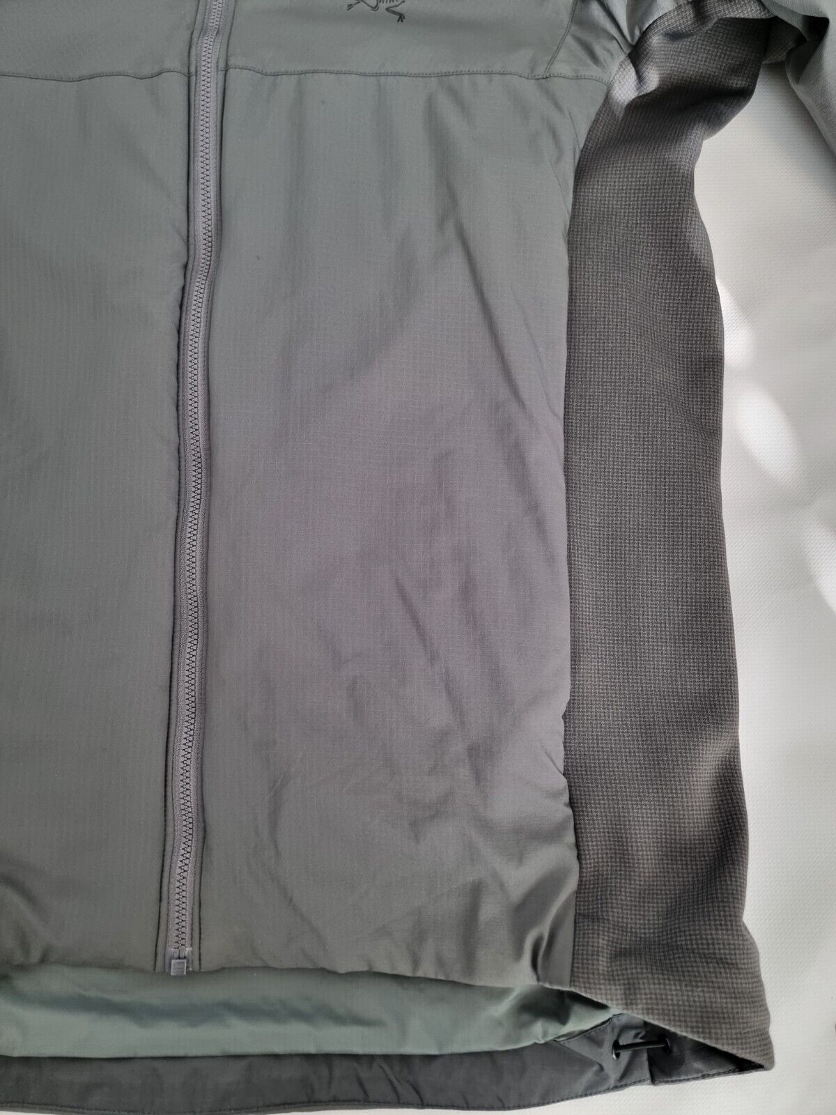 Arc'teryx LEAF Atom LT Hoody Wolf Grey Medium Gen… - image 10