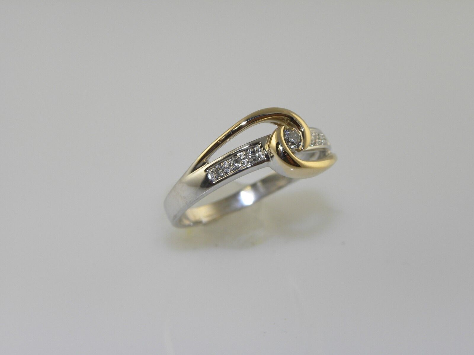 LADIES TWO TONE ESTATE 14K RIGHT HAND DIAMOND RING - image 2