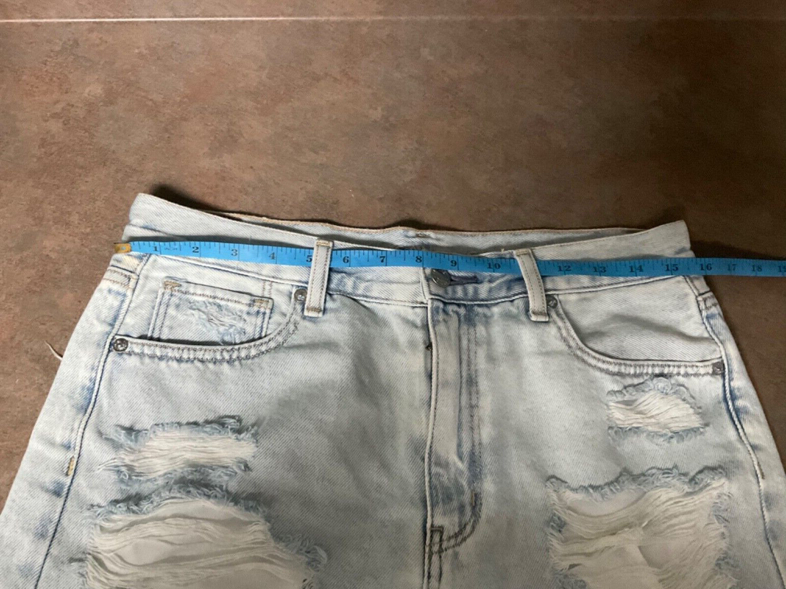 Women's American Eagle MOM Denim Shorts Size 8 (C… - image 3