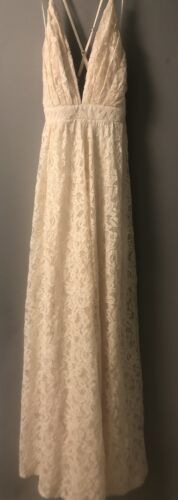 Beautiful Small Rosevelvet Off White Cream Lace Pl