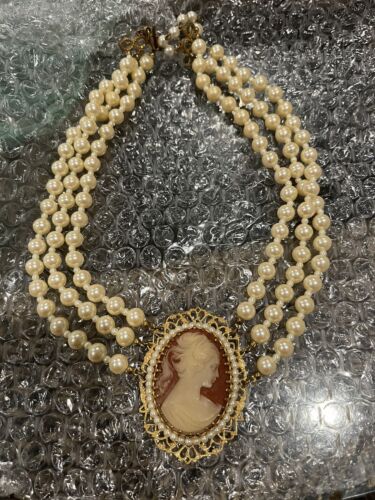 Vintage Signed Miriam Haskell Faux Cameo & 3 stran