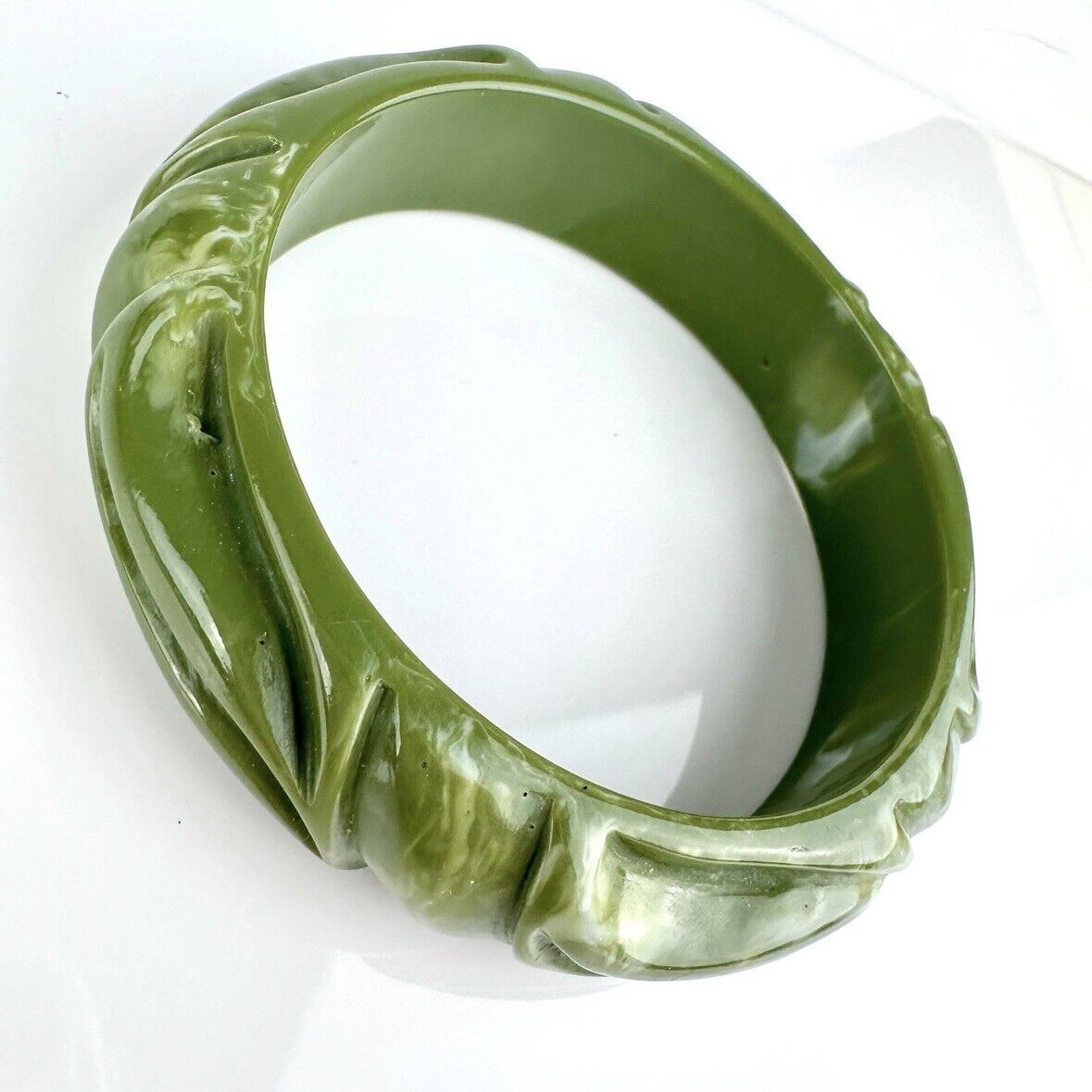 Vintage Spinach Green Carved Plastic Bangle Brace… - image 8