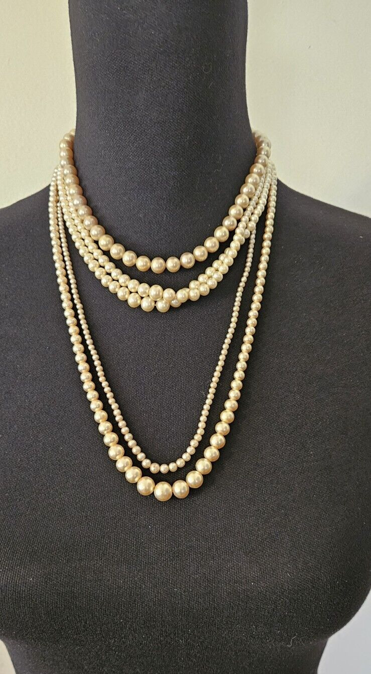 Vintage Faux Pearls Lot Of 4 Strands Of  Graduate… - image 4