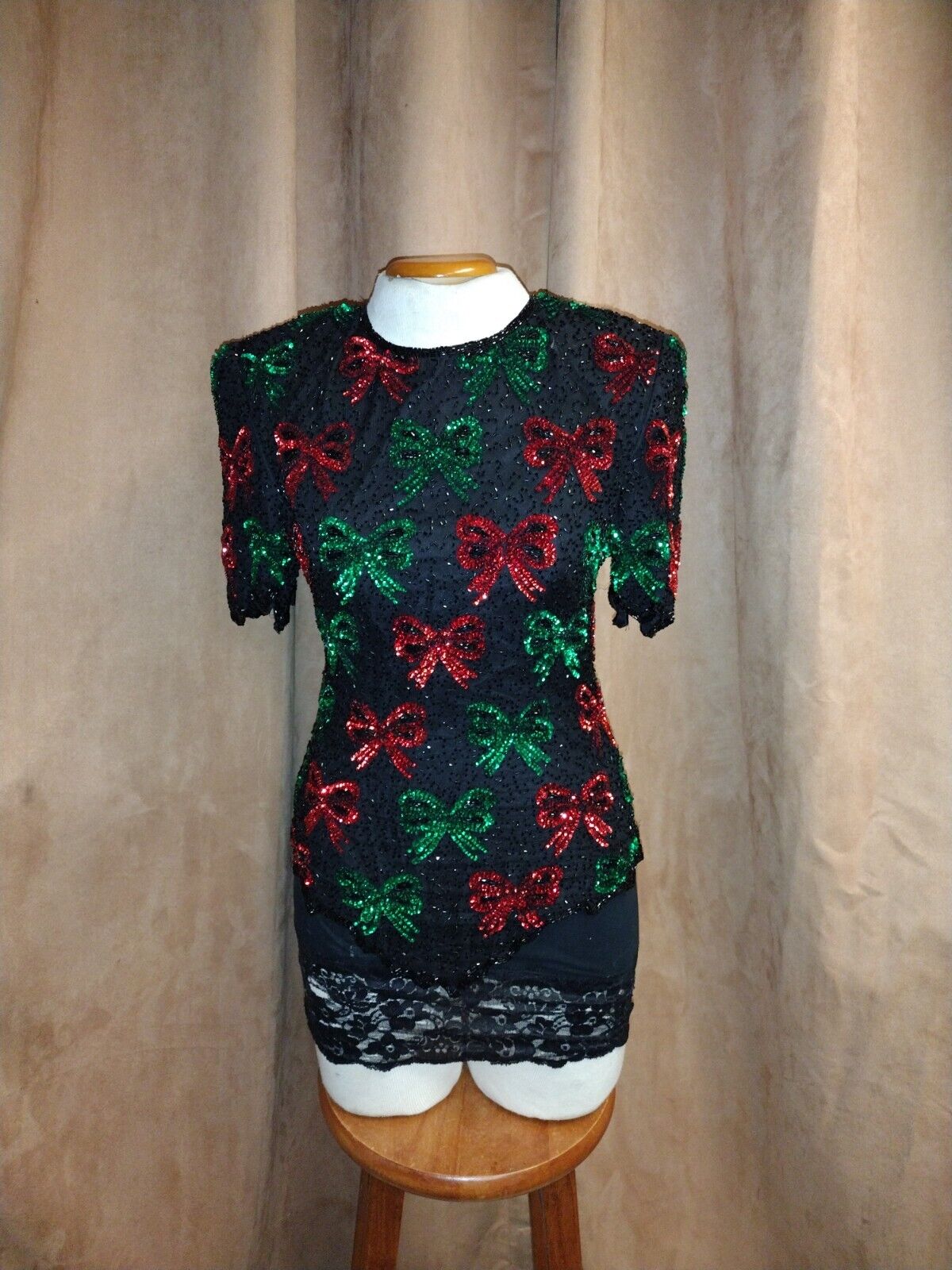 WOMENS LAURENCE KAZAR RED & GREEN SEQUENCE BOWS T… - image 1