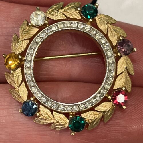 Vintage Crown Trifari Rhinestone leaf circle Broo… - image 1