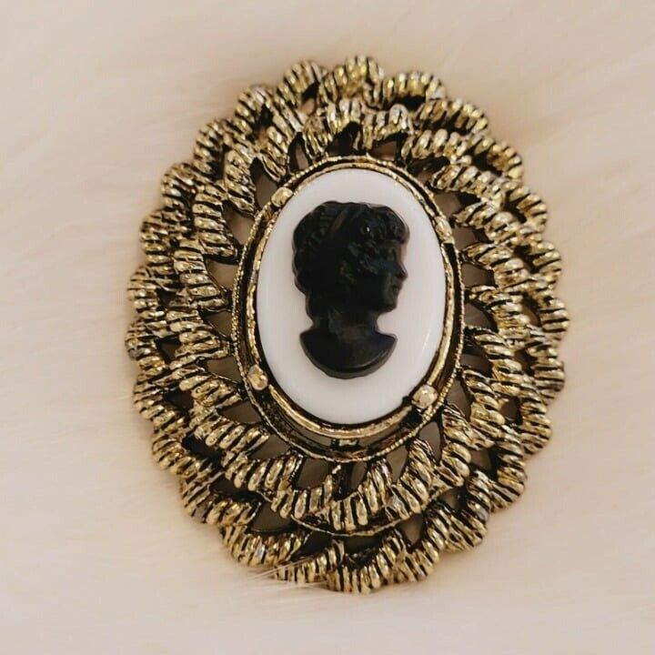 Vintage Victorian Cameo Brooch Lady Silhouette Ol… - image 1