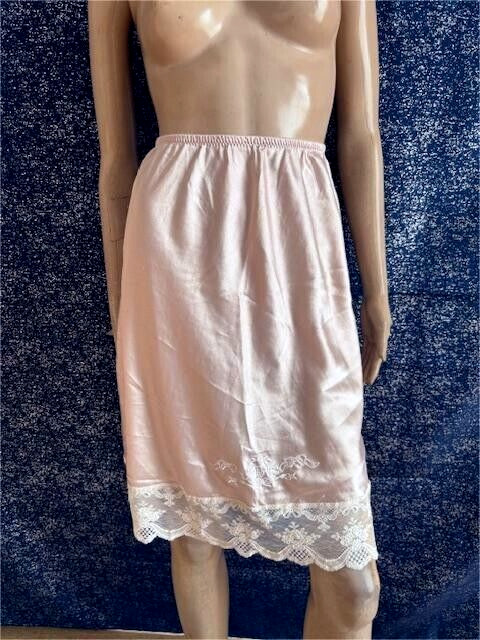 VTG CHRISTIAN DIOR HALF SLIP PINK LACE TRIM SZ S - image 4