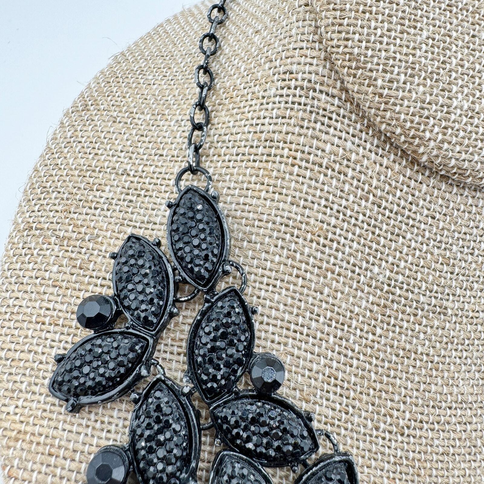 Vintage Monochromatic Flower Bib Necklace Gothic … - image 9