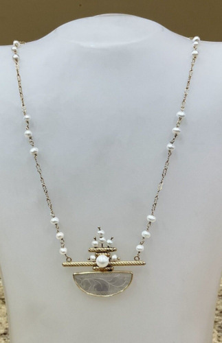 14Kt Yellow Gold Mother Of Pearl And Pearl Pagoda 