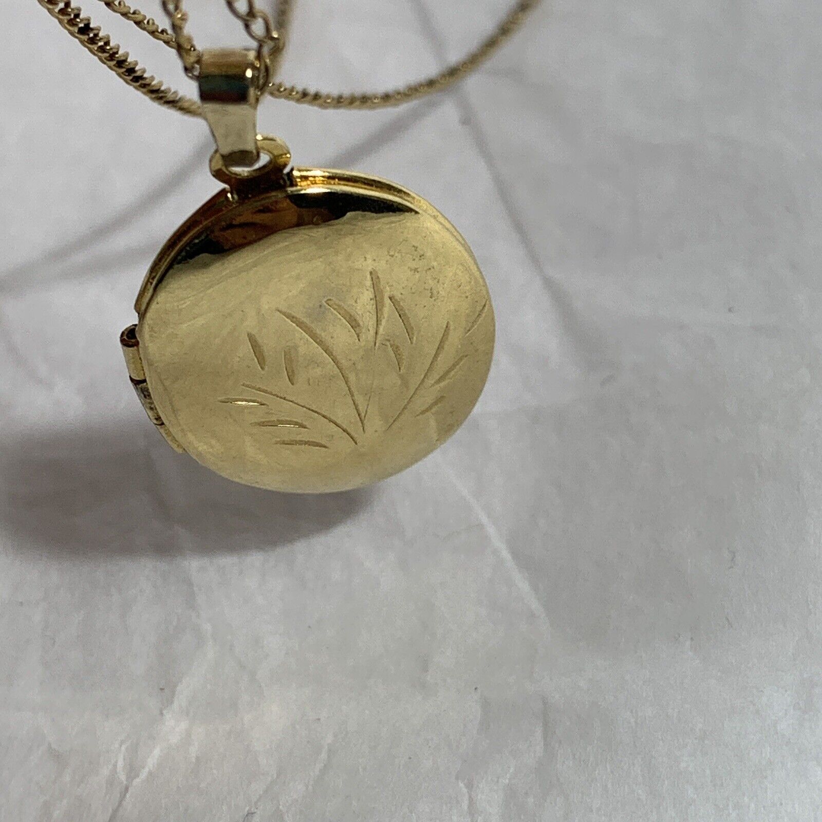 Vintage 12K GF Oval Locket Pendant 16" Chain Etch… - image 2