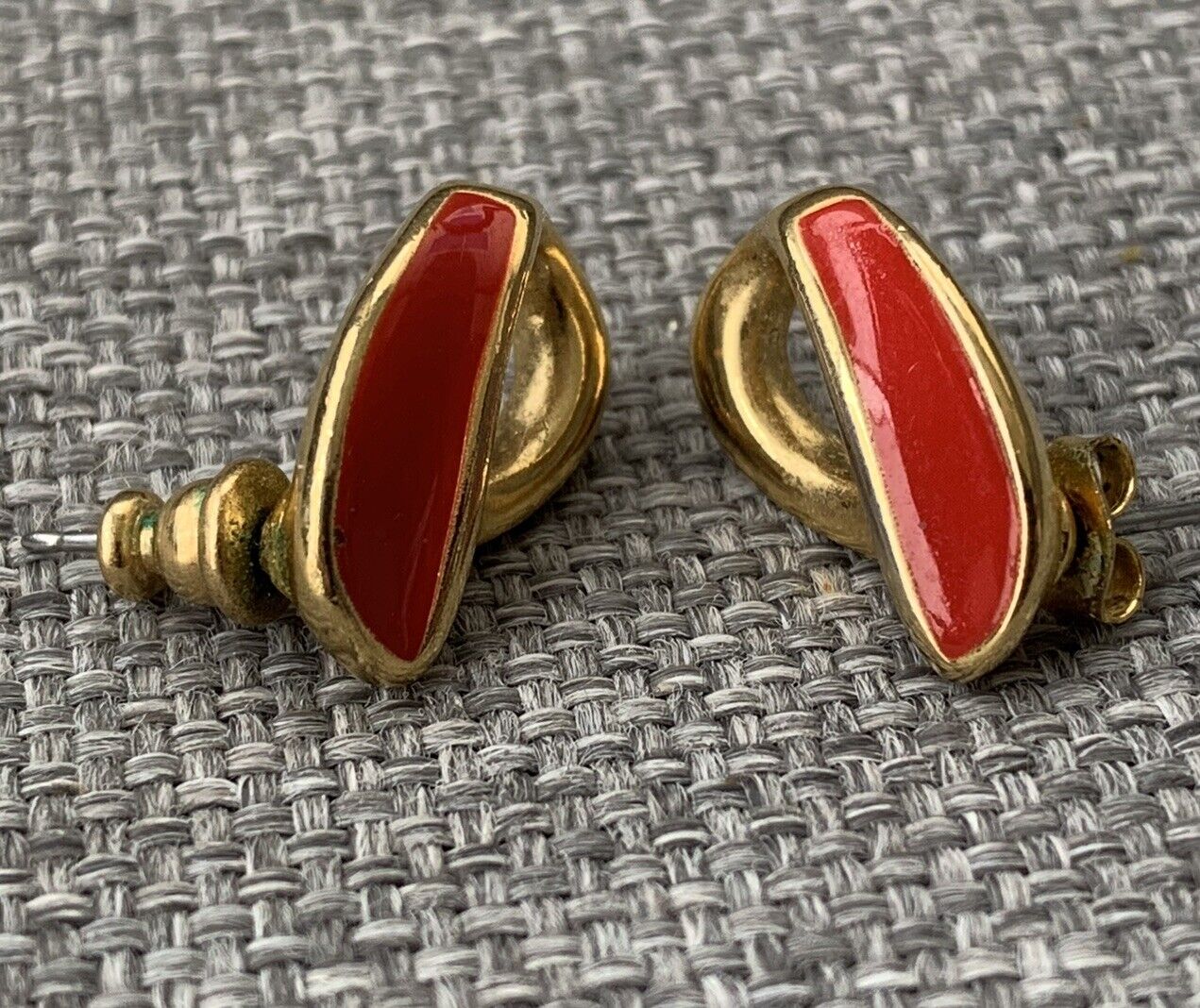 Vintage Trifari Signed Red Enamel & Gold Tone Pie… - image 7