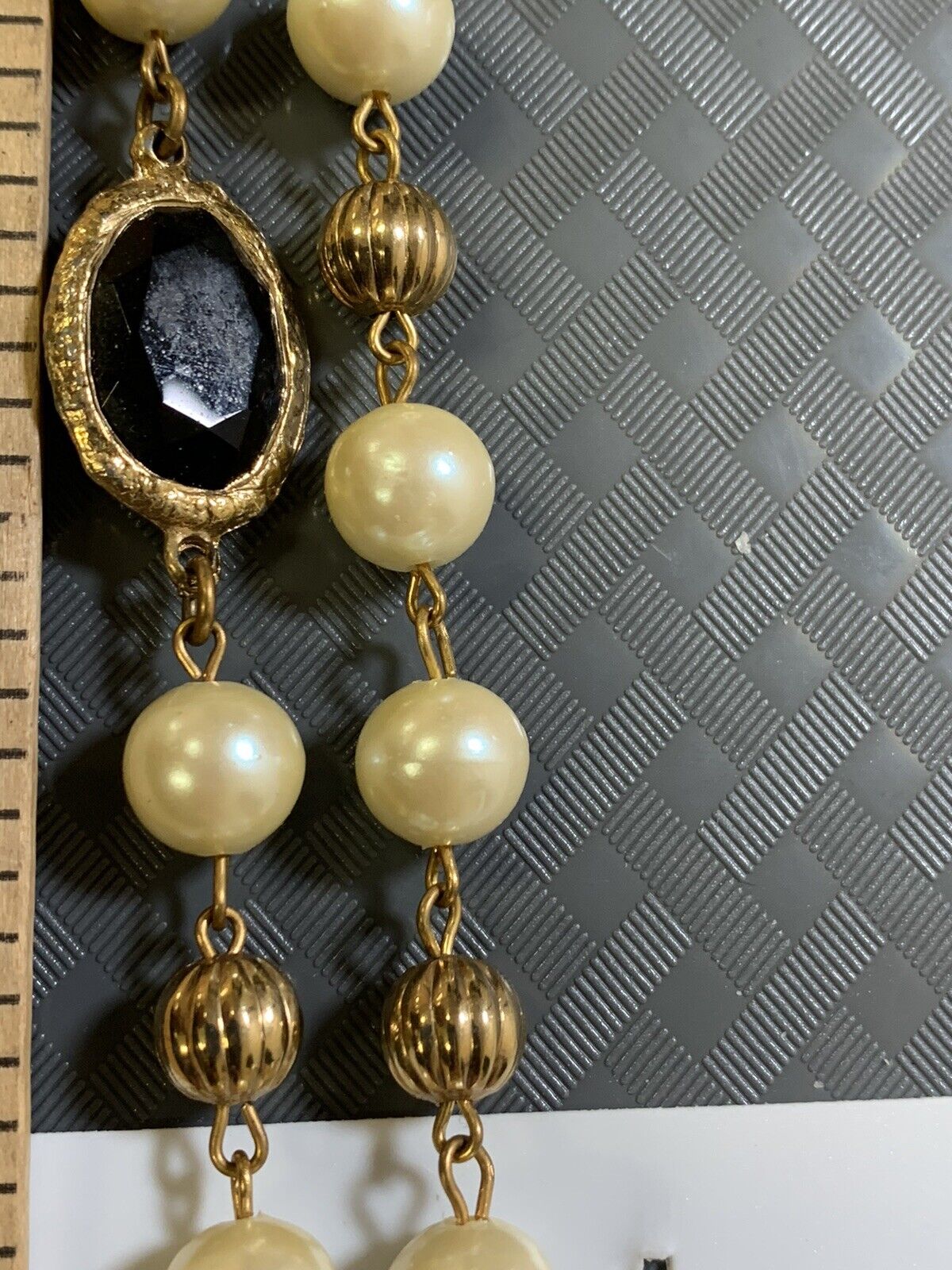 Faux Pearl Necklace Gold Tone - image 9