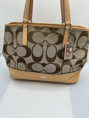 Coach Hampton Weekend Signature Colorblock Medium 