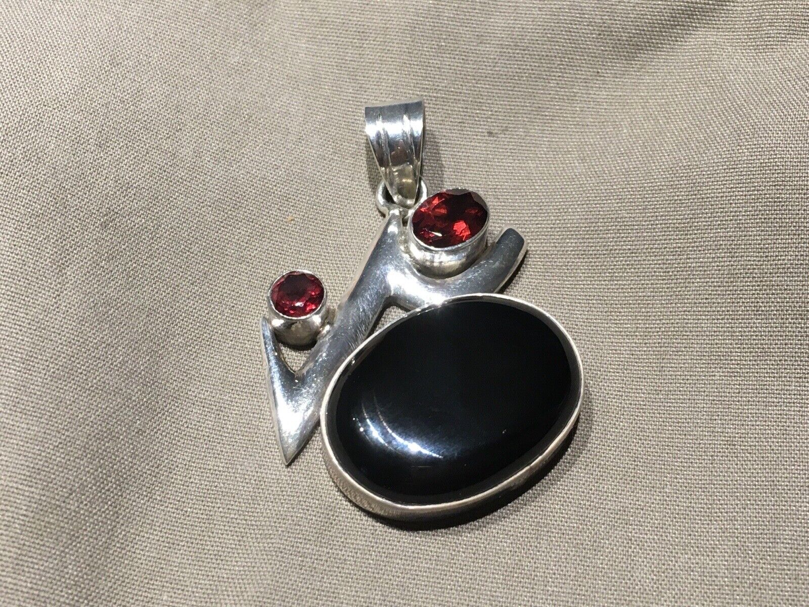 Vintage Sterling 925 Onyx And Garnet Pendant - image 2