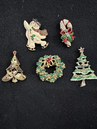 5 PIECE CHRISTMAS BROOCH LOT  Snowman, Candy Cane… - image 1