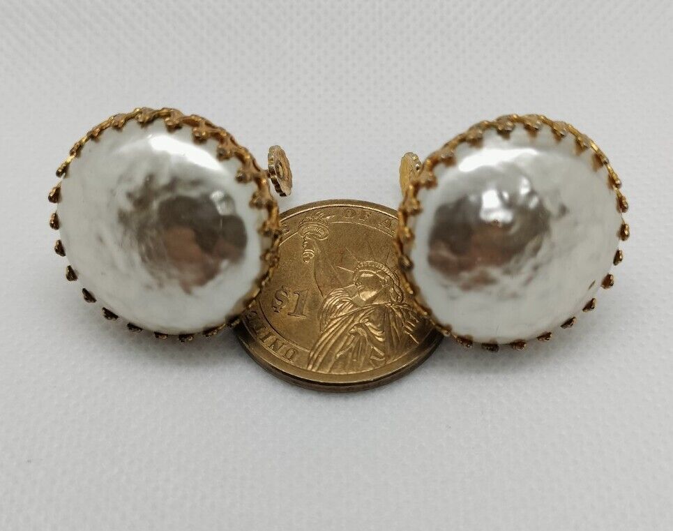 VTG  MIRIAM HASKELL  FAUX BAROQUE PEARL BUTTON ST… - image 1