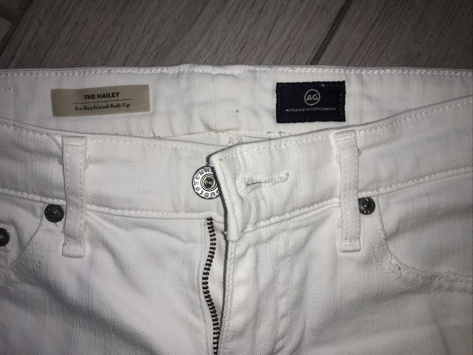 AG women's white shorts. Size: 26 - image 2