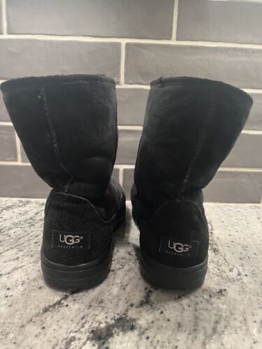 UGG Australia's Ultimate Short Winter Boots in Bl… - image 1