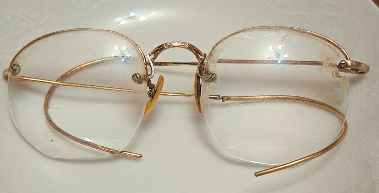 VINTAGE EYE GLASSES RIMLESS FRAMES ANTIQUE  OPTIC… - image 1