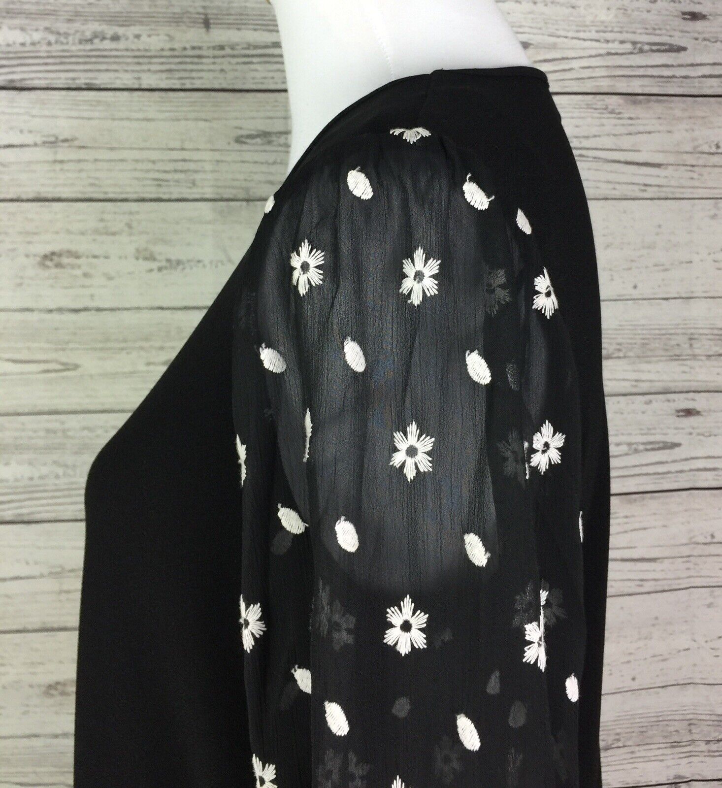 CeCe Top Women S Black White Embroidered Floral T… - image 6