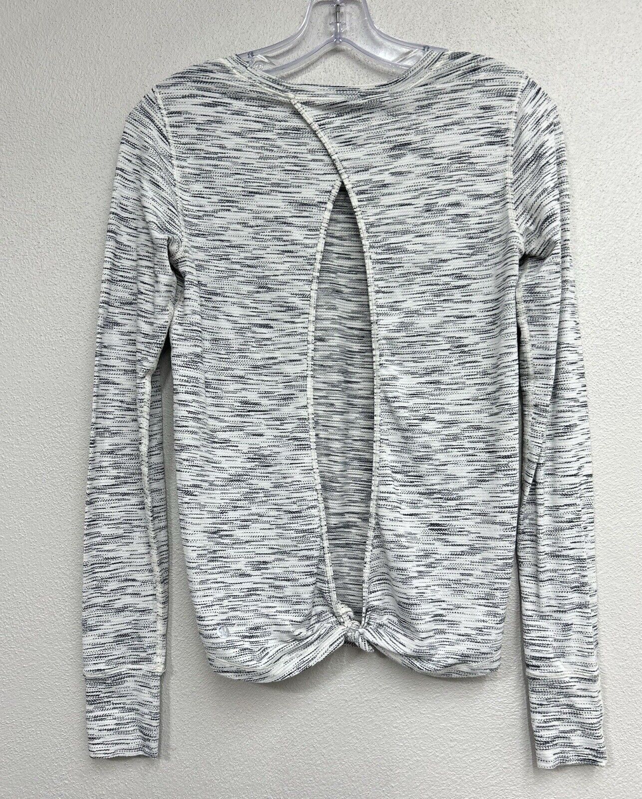 Lululemon Beat The Heat Top Size 6 Back Tie Long … - image 2