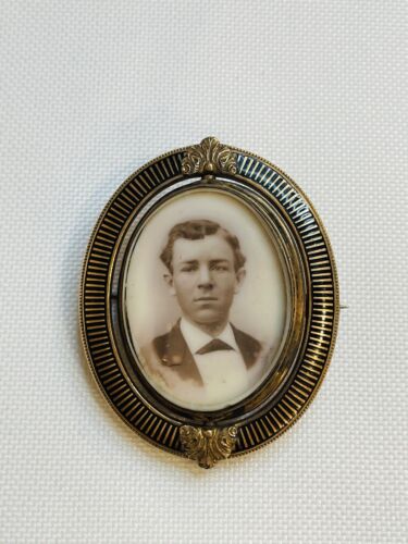 Antique Victorian Era Swivel 9K Gold Photo Brooch 