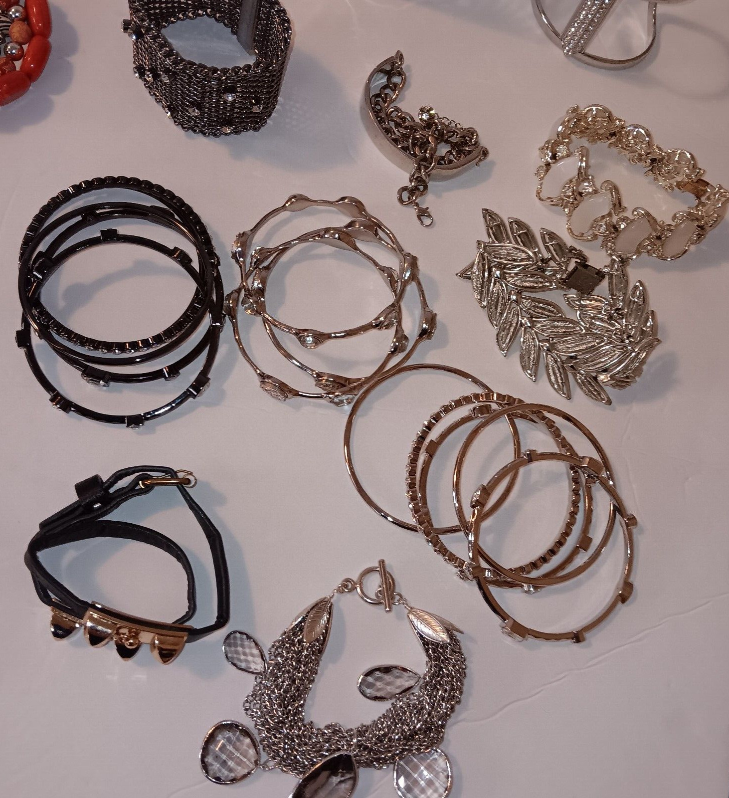 VINTAGE TO NOW LARGE 10LB COSTUME JEWELRY LOT EST… - image 11