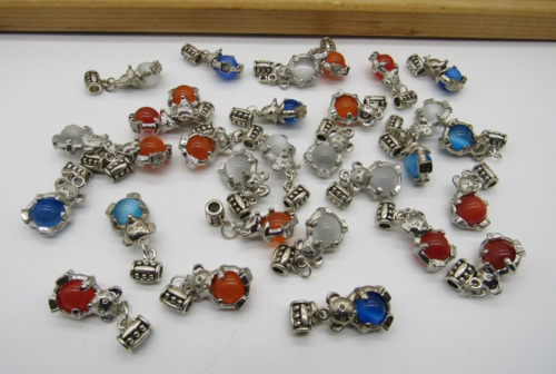 LOT OF 30 VINTAGE TEDDY BEAR CATS EYE PENDANTS - image 1