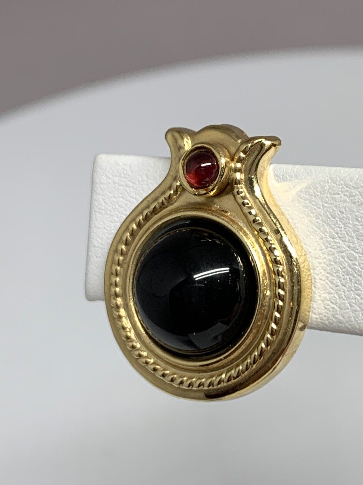 14ky CIG Signed Vintage Onyx Garnet Omega Clip Ea… - image 2