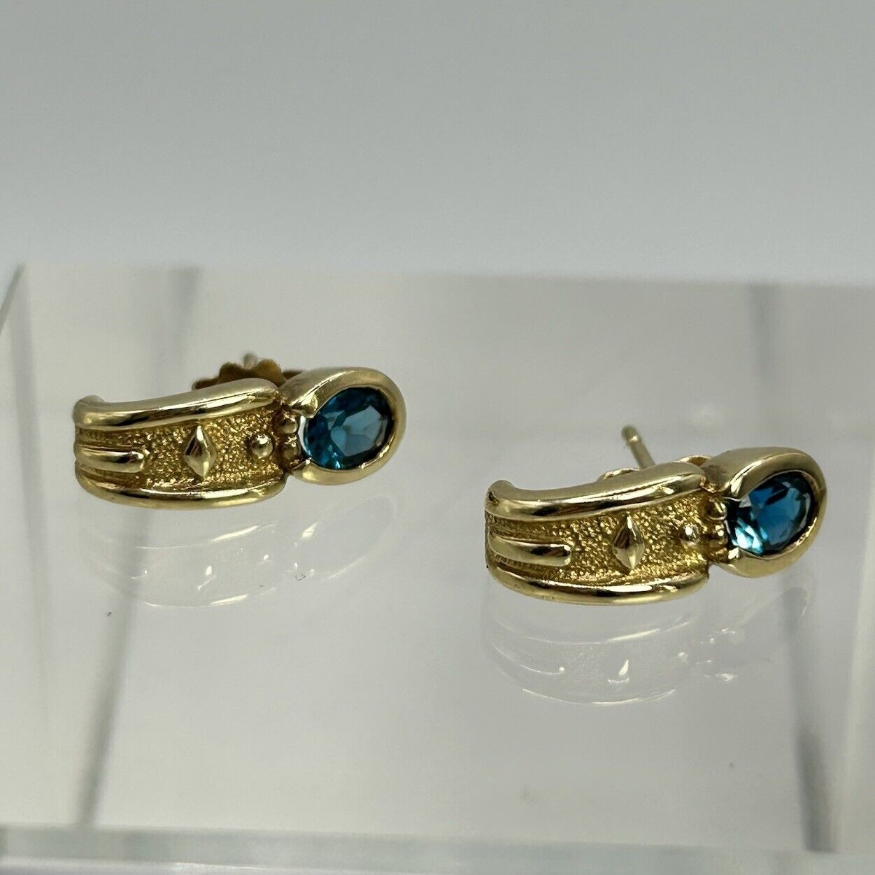 Blue Topaz Curved Stud Earrings 9ct 9k Yellow Gold - image 8