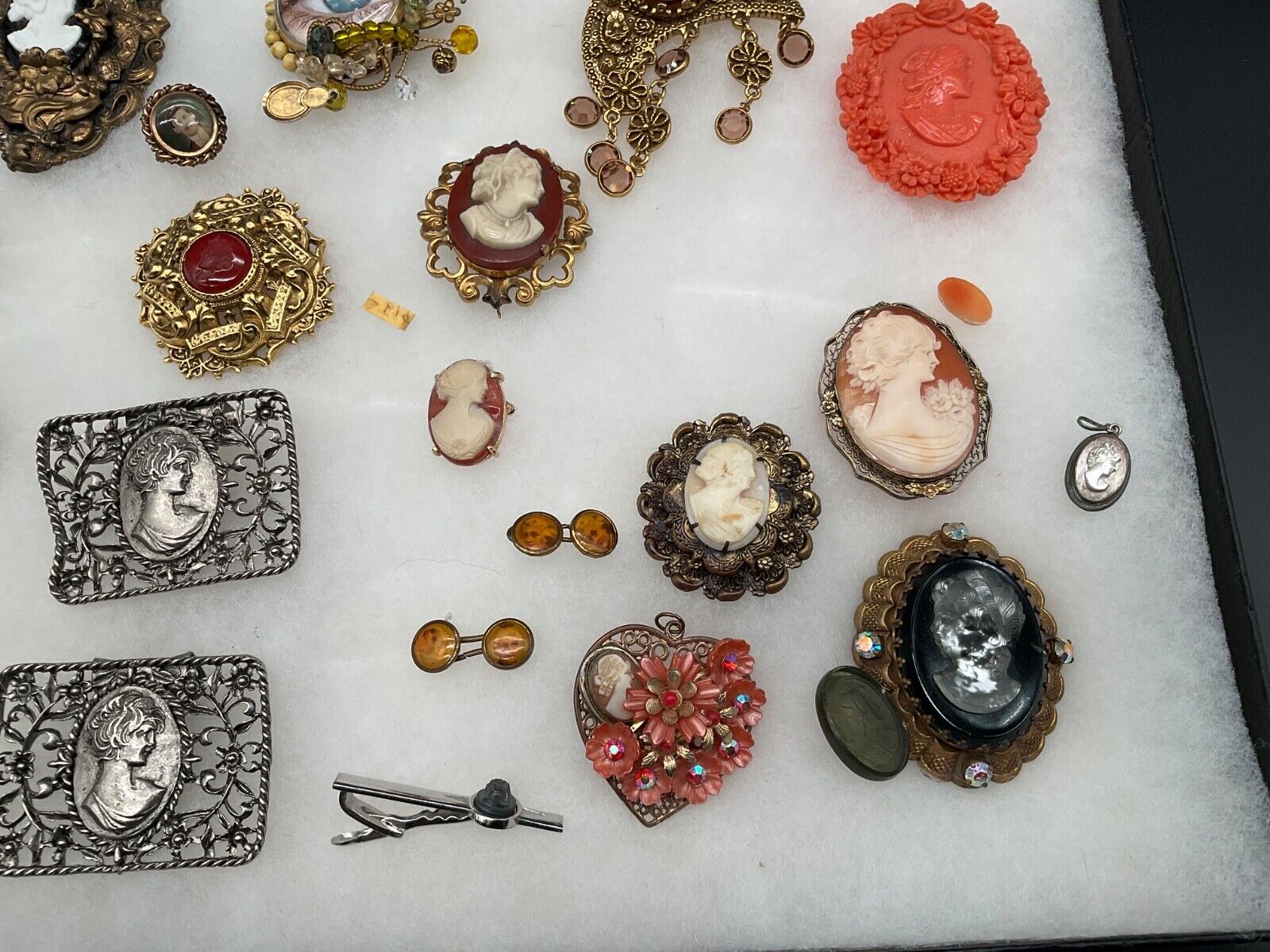 VINTAGE CAMEO BROOCHES AND PINS LOT   007 - image 3