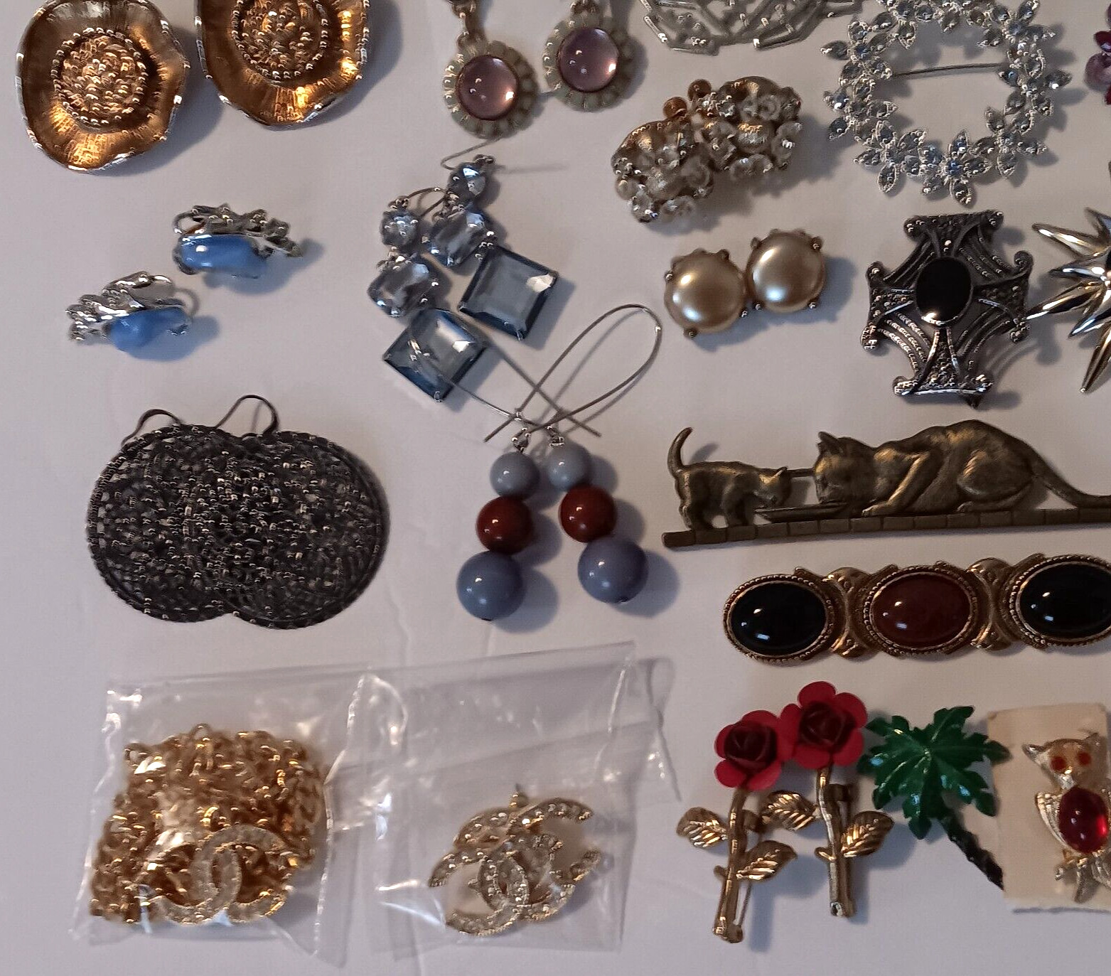 VINTAGE TO NOW LARGE 10LB COSTUME JEWELRY LOT EST… - image 8