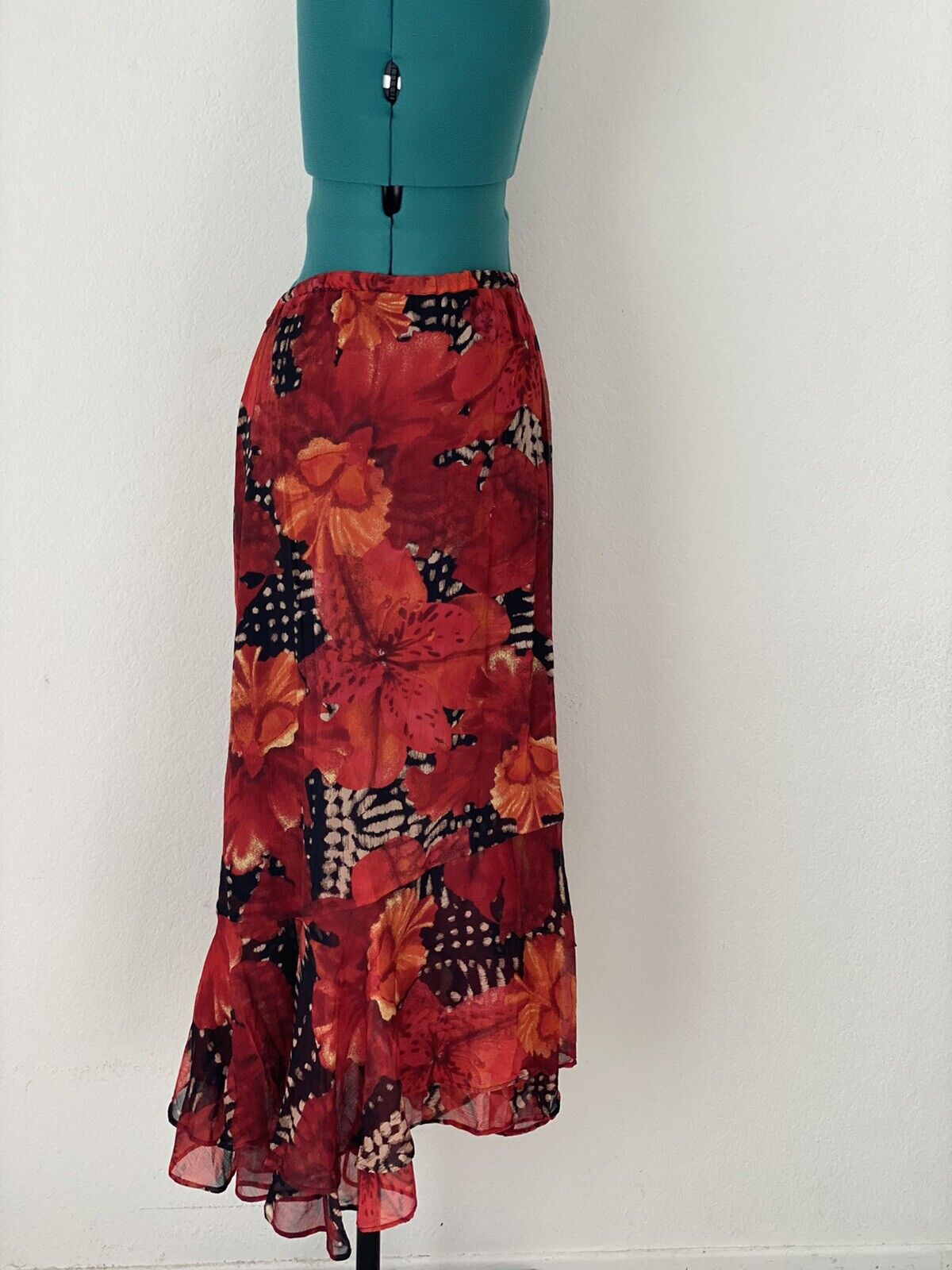 Black And Red Women’s Vintage Floral Skirt. Size … - image 9