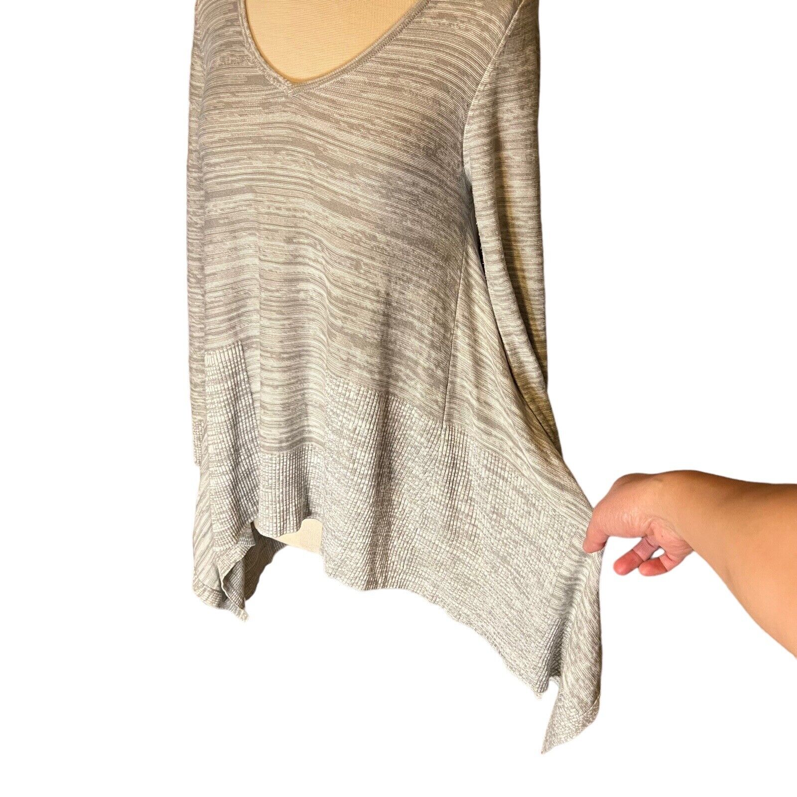 Cupio Gray Long Sleeve V-Neck Tunic Top Women’s M… - image 2