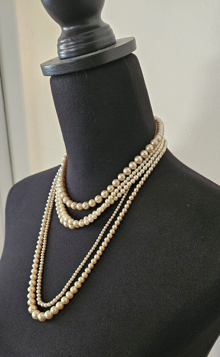 Vintage Faux Pearls Lot Of 4 Strands Of  Graduate… - image 1