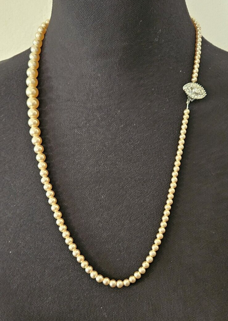 Vintage Faux Pearls Lot Of 4 Strands Of  Graduate… - image 11