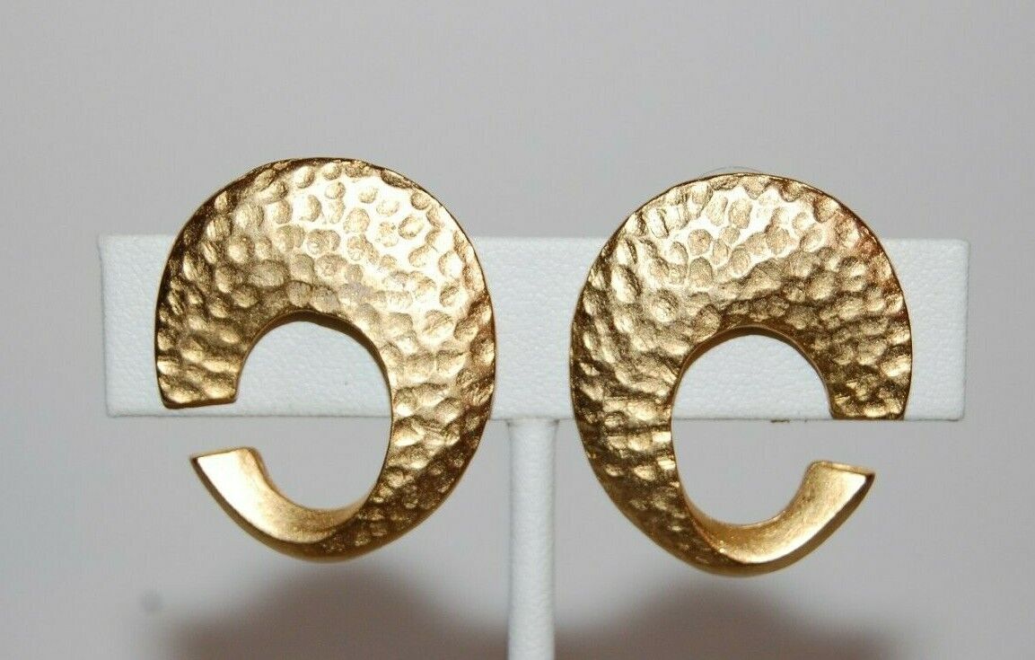 ELEGANT VTG 1980'S COUTURE OVAL GOLDEN HAMMERED B… - image 10