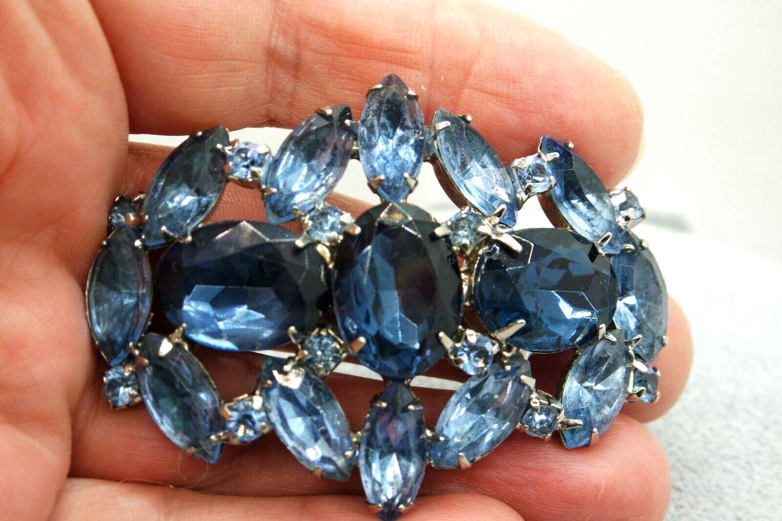 VINTAGE JULIANA BLUE GLASS RHINESTONE PIN BROOCH … - image 4