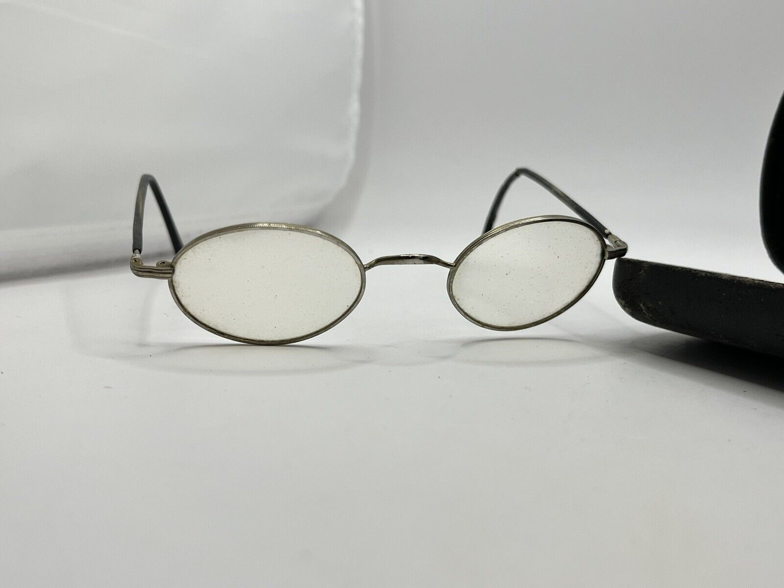 Antique Oval Gold Tone Wire Rim Eyeglasses Specta… - image 2