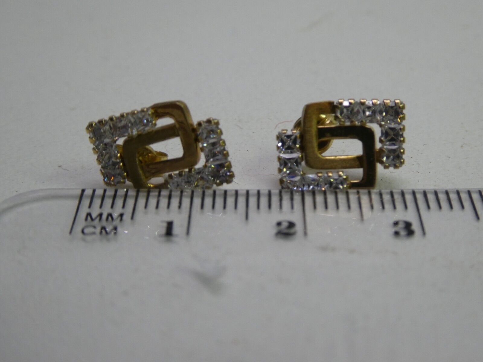 VINTAGE 375 9CT GOLD  CUBIC ZIRCONIUM SET EARRINGS - image 6